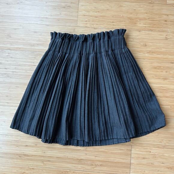 EUC Zara Pleated Houndstooth Mini Skirt Black Gray Ruffled Waist Size Small - Picture 13 of 16